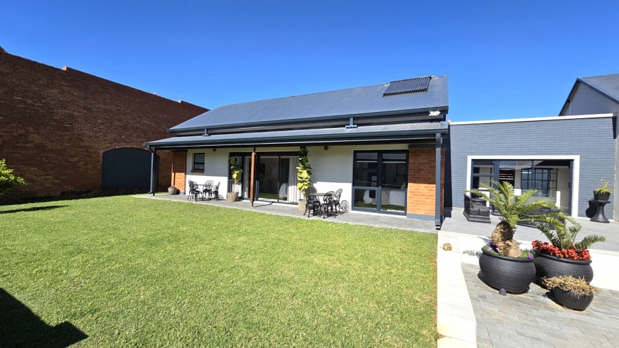 3 Bedroom Property for Sale in Meerhof North West